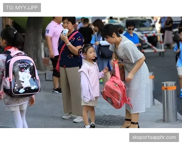 常园训练完直接拎爱马仕去接娃？