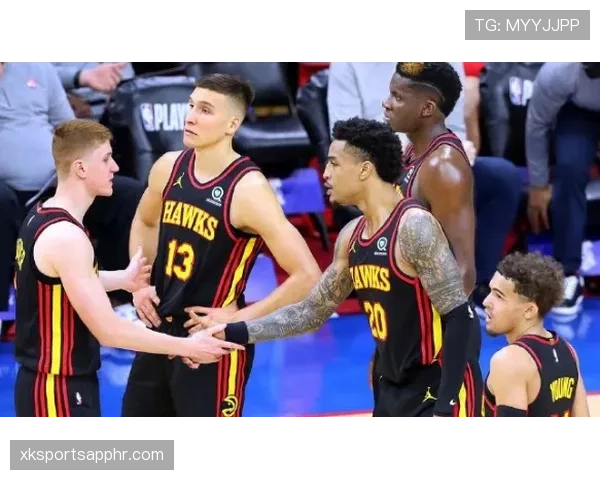 威尔金斯无球跑动拉开空间，提升老鹰进攻效率