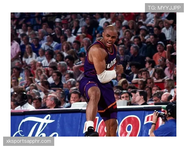 巴克利无球冲击改变防守布局，内线高效输出主导快攻节奏